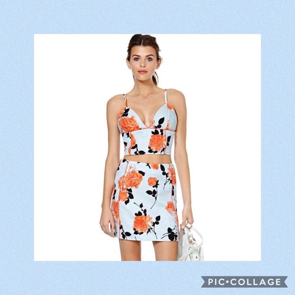 MINKPINK Tops - ☀️☀️☀️ 4/$20 MinkPink Queen’s Garden bustier!